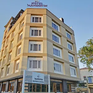 Mandovin, Hotel