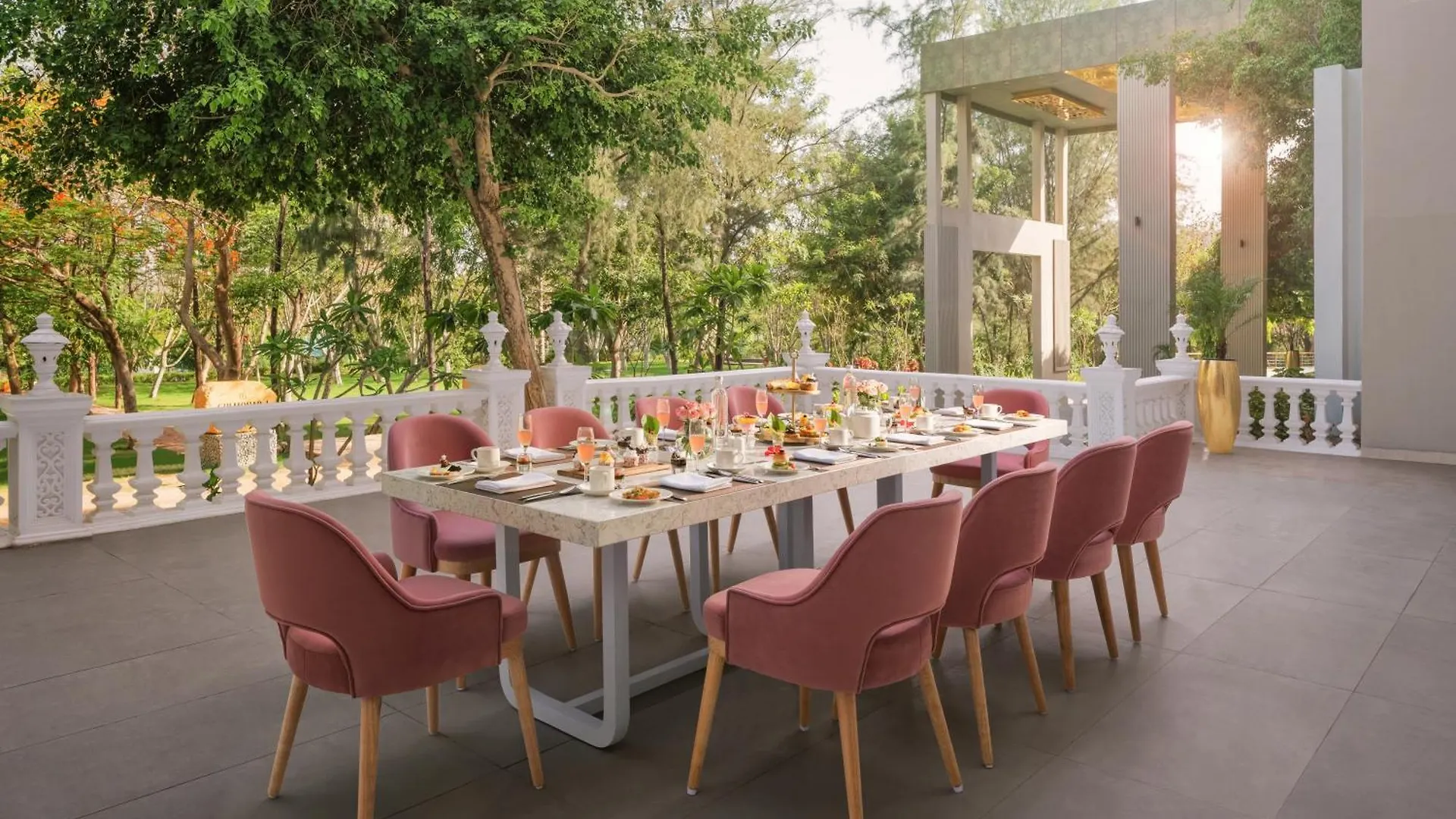 ***** Hotel Essentia Luxury Resort & Spa Udaipur India