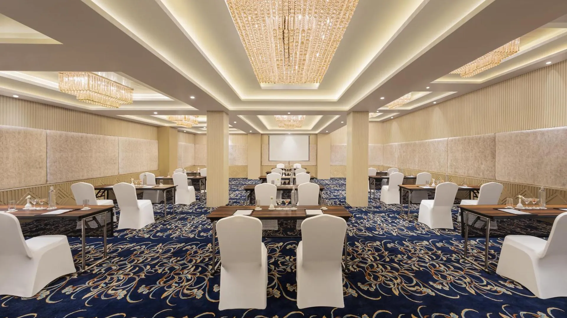 Essentia Luxury Resort & Spa Udaipur 5*,