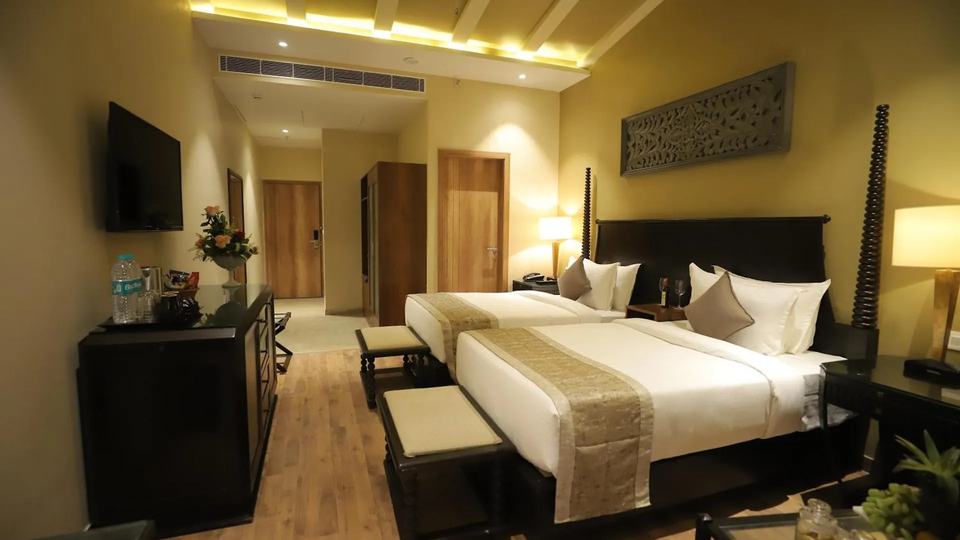 ***** Hotel Essentia Luxury Resort & Spa Udaipur India