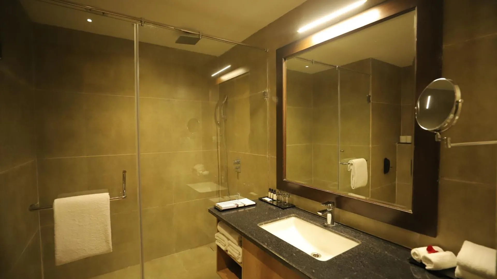 ***** Hotel Essentia Luxury Resort & Spa Udaipur India